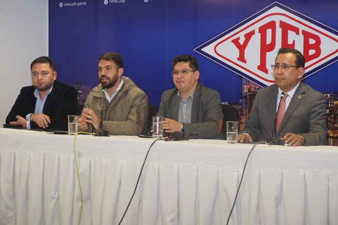 Gobierno y Comité Multisectorial conformarán mesas técnicas para importación de combustible. Foto: APG.